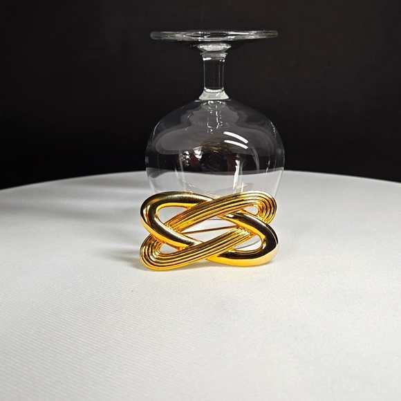 Gold Knot Brooch Pin - Picture 1 of 17